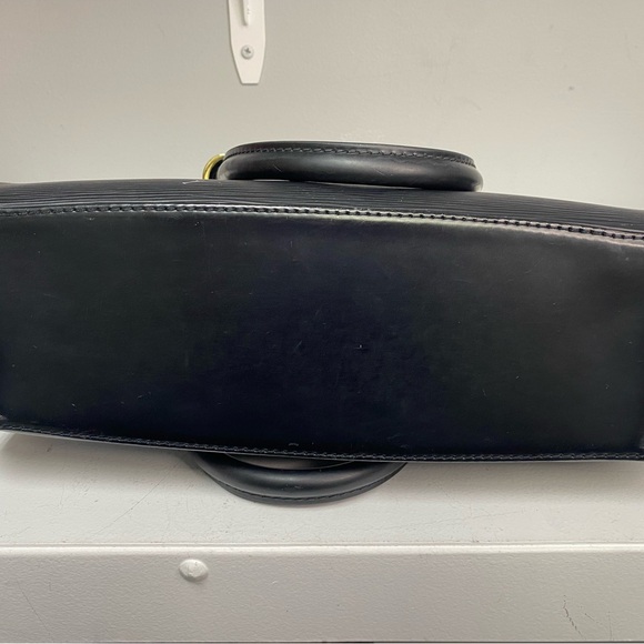 Vintage Louis Vuitton Jasmine Black Epi Leather - Picture 4 of 16